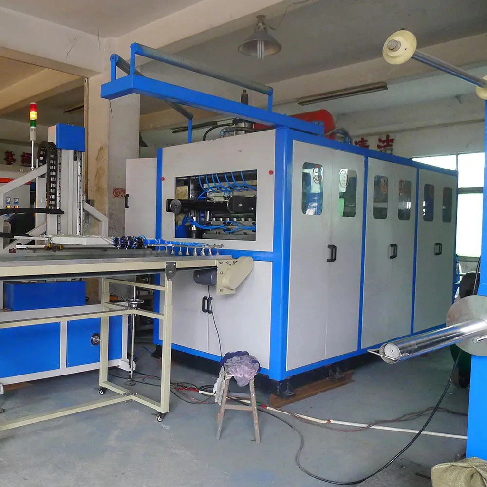 Yxsf Multifunctional Thermoforming Machine (servo feeding/stretching)